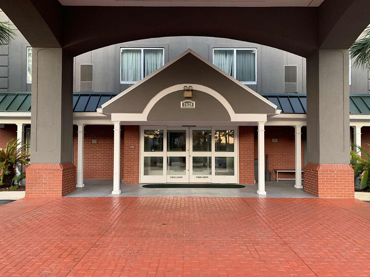 Country & By Radisson, Charleston North, Sc