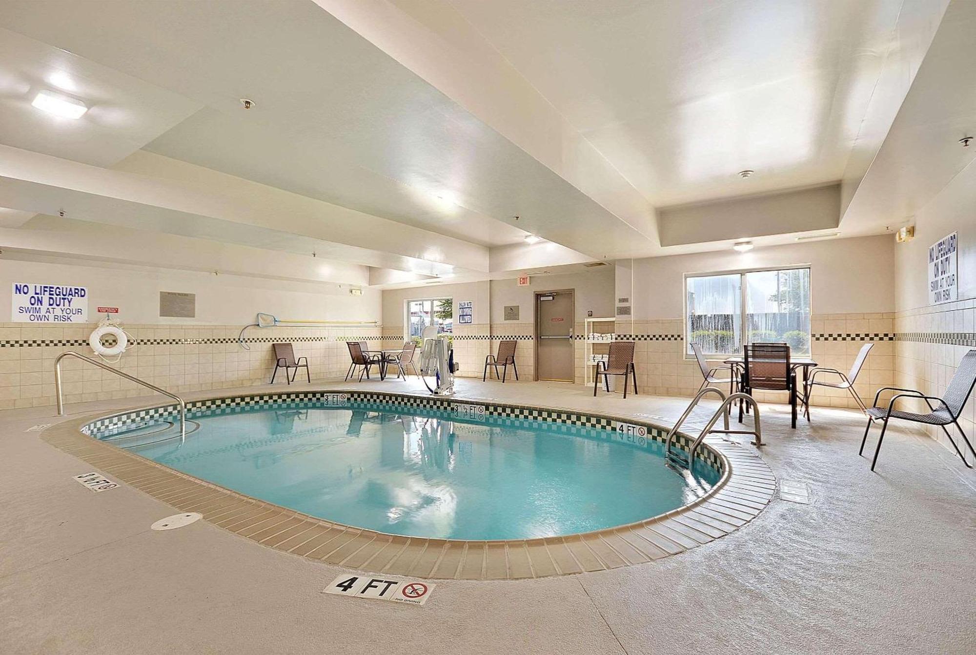 Hotel Country & By Radisson, Charleston North, Sc