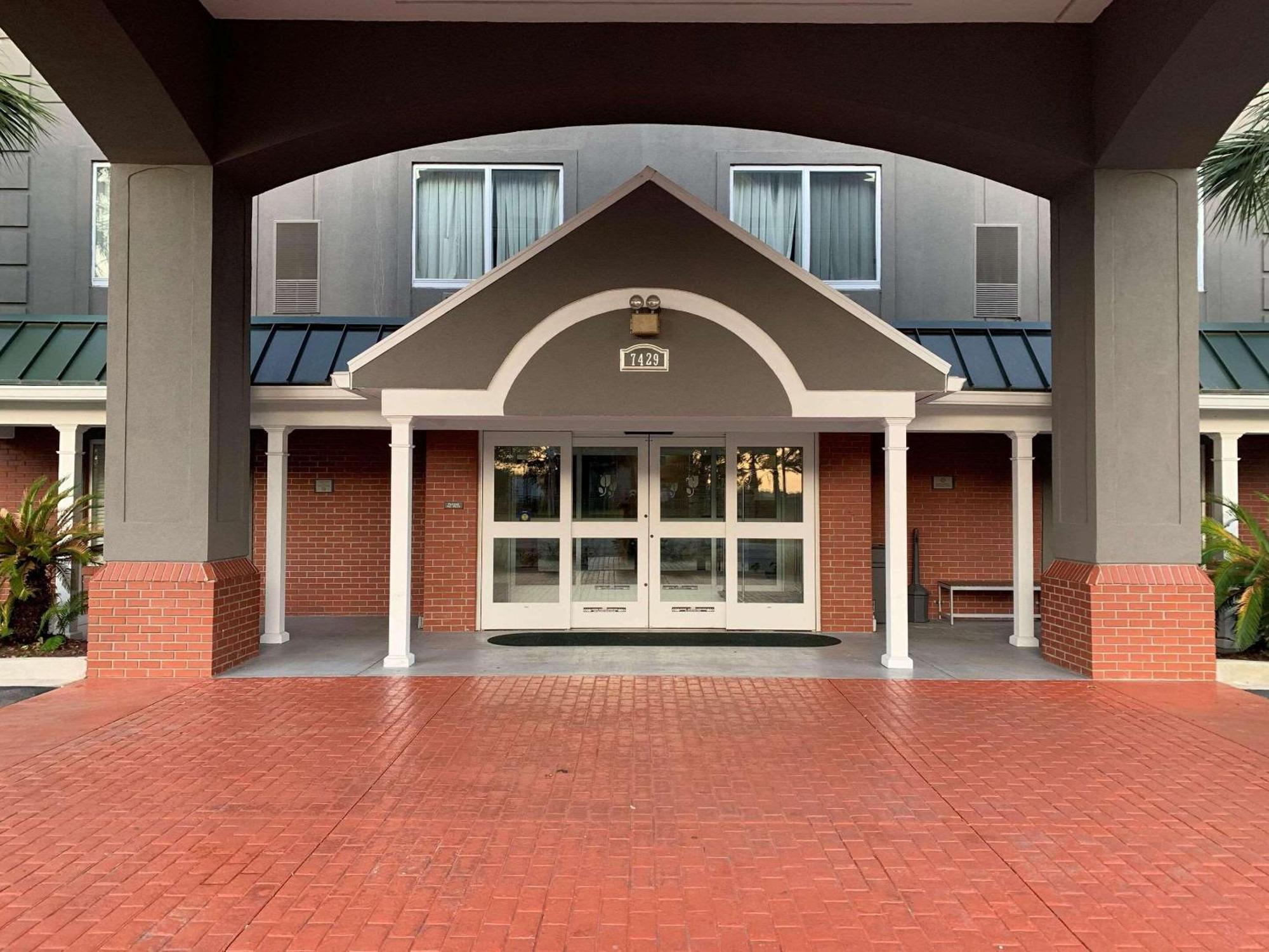 Hotel Country & By Radisson, Charleston North, Sc